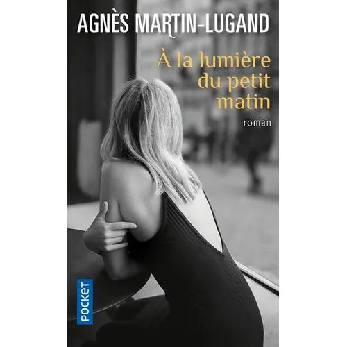 Couverture de À la lumière du petit matin par Agnès Martin-Lugand